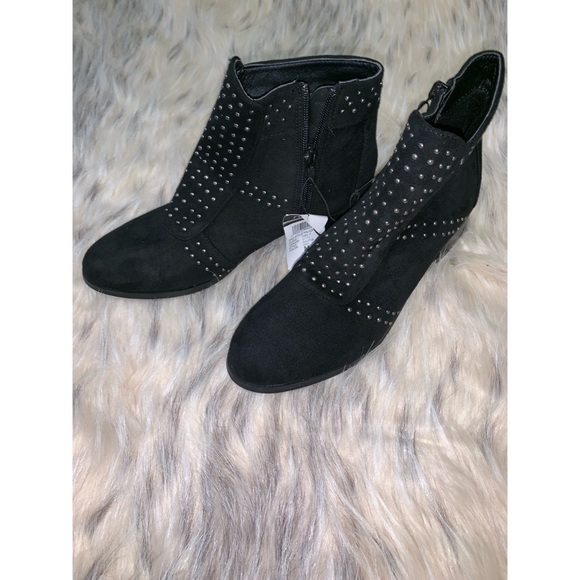 •Fall Boots NWT• - Picture 2 of 3
